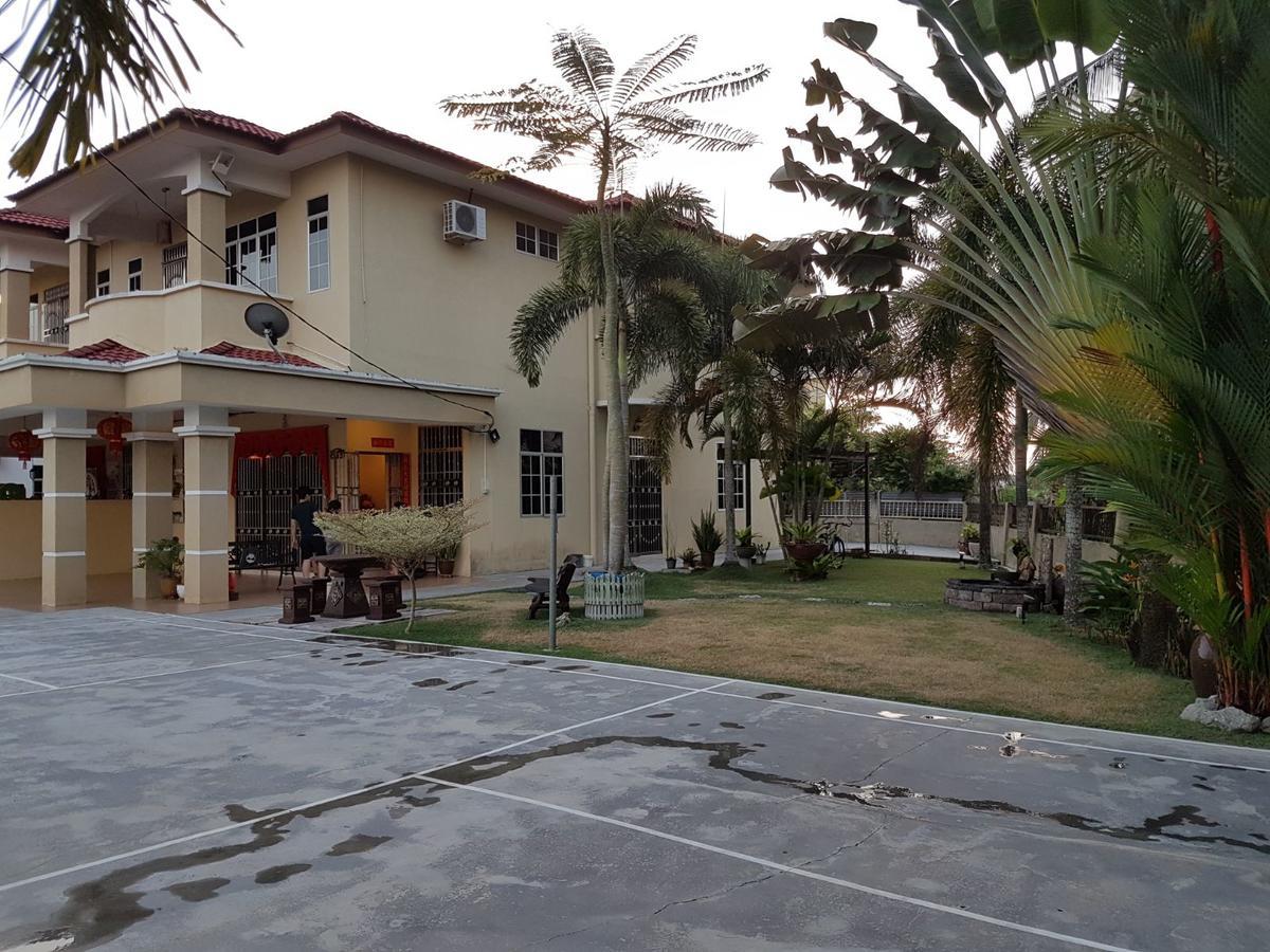 Big Garden Homestay Pantai Remis Kültér fotó