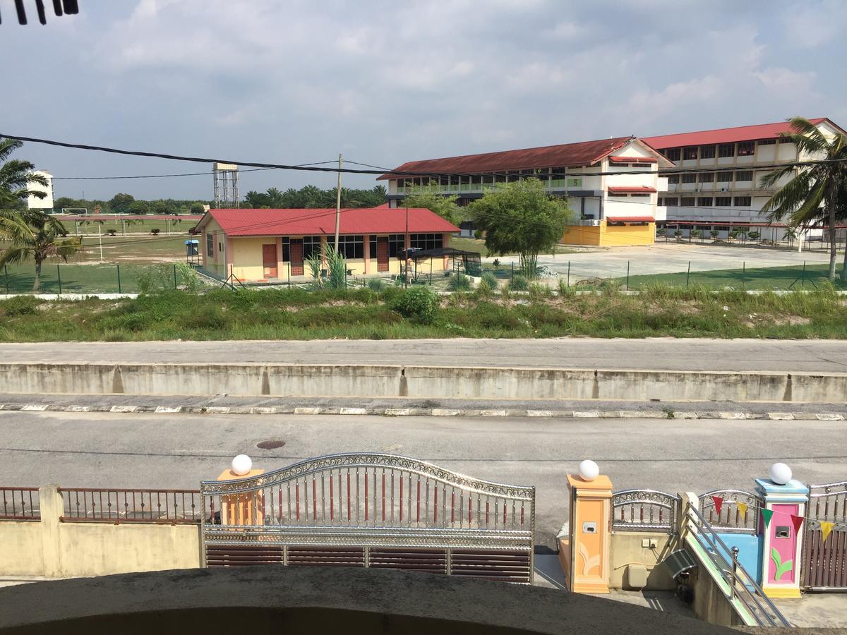 Big Garden Homestay Pantai Remis Kültér fotó